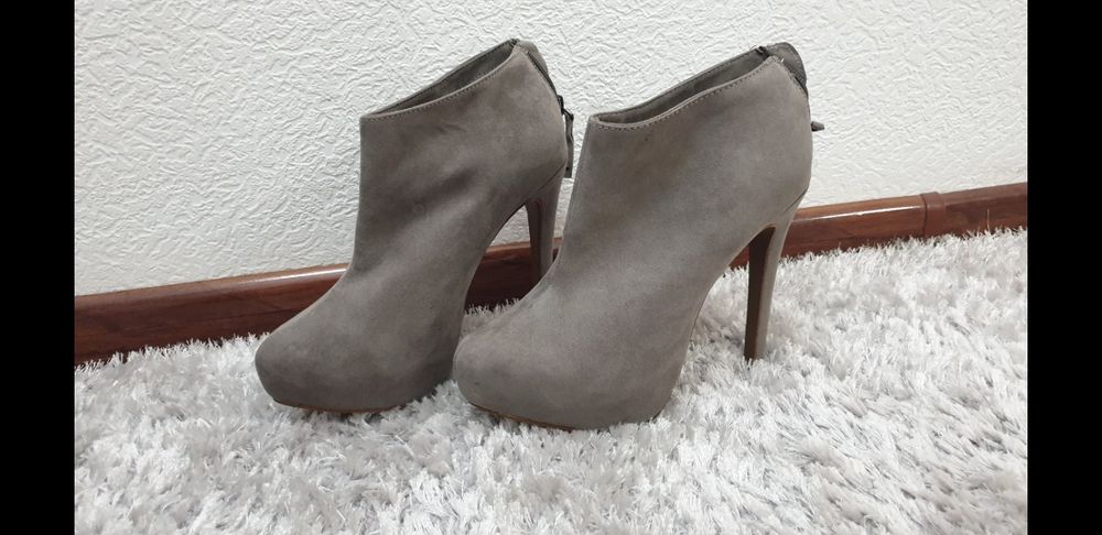 Туфли (ботики) на высоком каблуке