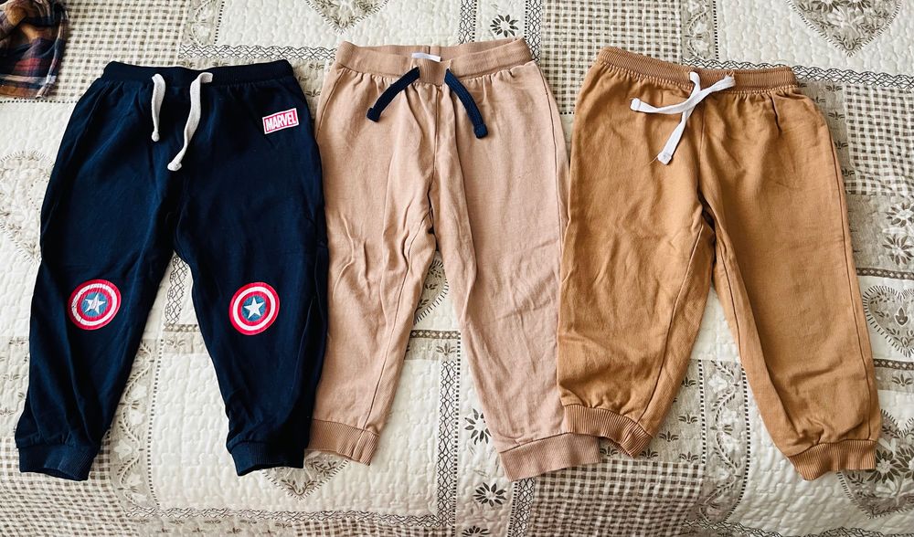 Lot bluze și pantaloni