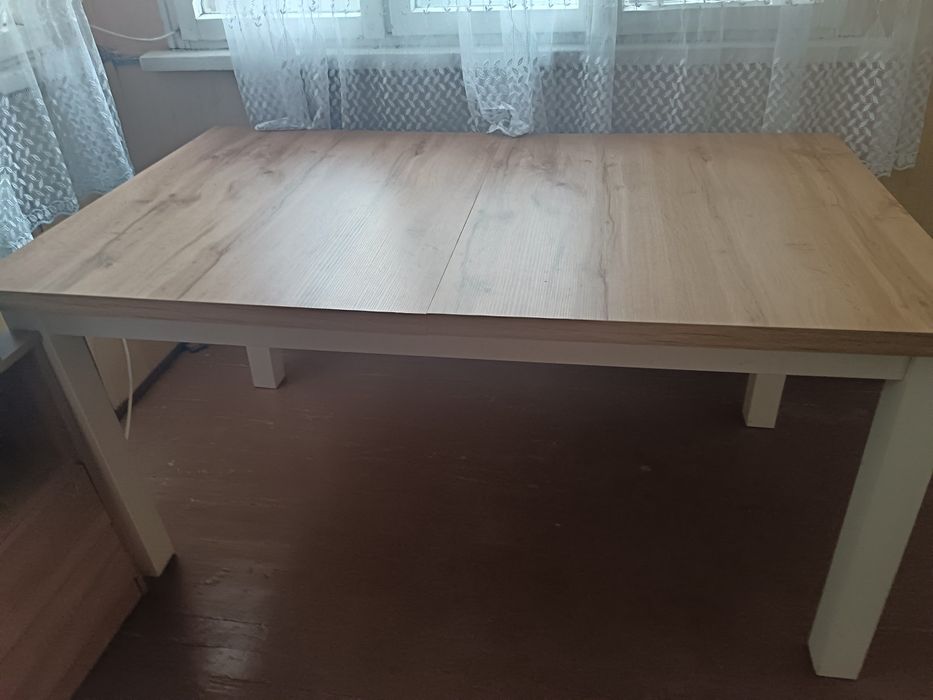 Продавам трапезна маса