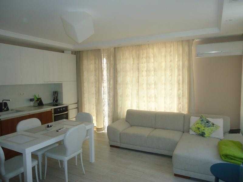 Дава се под наем Тристаен апартамент в Бургас, Център - 100 кв.м за 847.62 € - Снимка #4