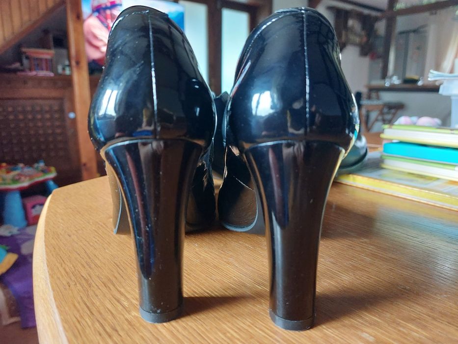 Pantofi din piele