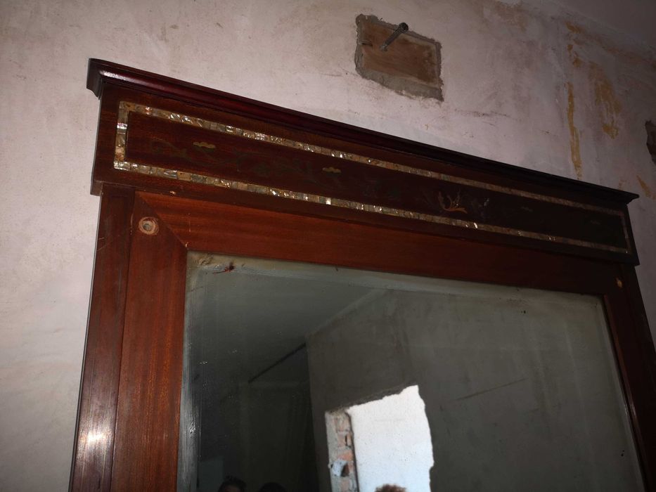 Антични мебели със седеф и цветя от месинг