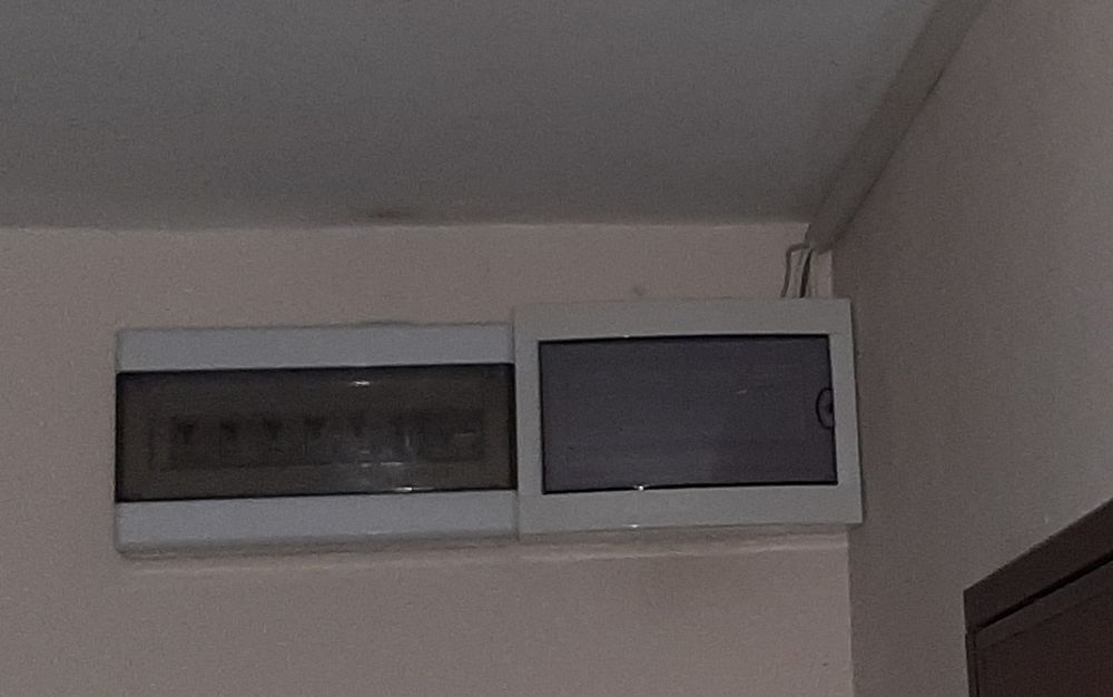 Rearanjez cabluri electrice si internet