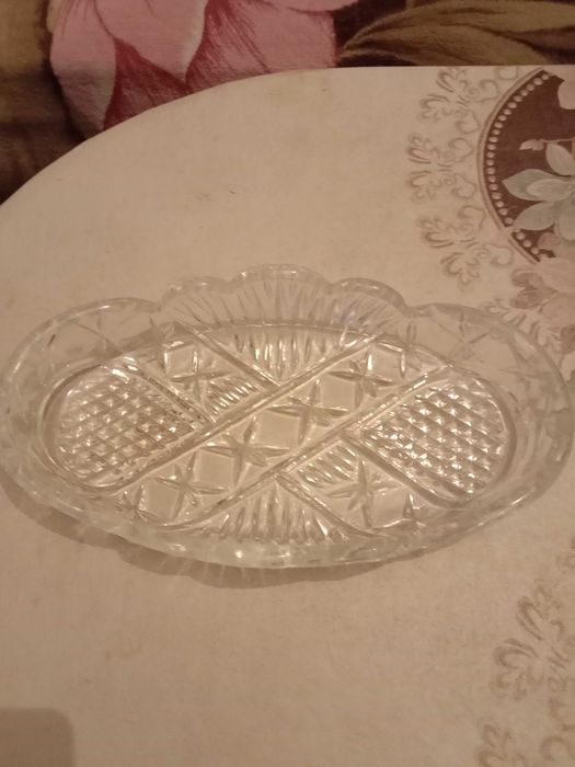 продается срочно хрусталь вазы цветочные  стаканы рюмки