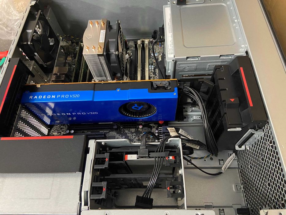 Lenovo P520 Xeon W-2123, 32GB DDR4, AMD Pro GPU, 512GB SSD workstation