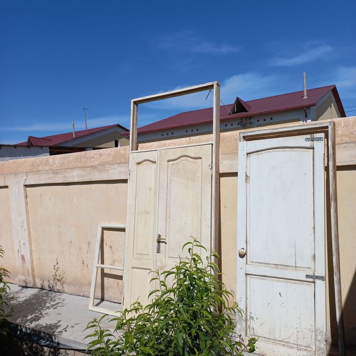 Тахта эшиклал замоки калити билан