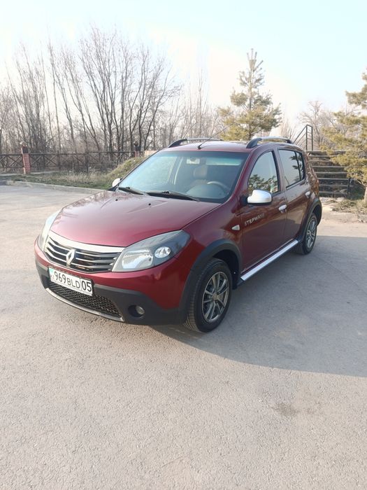 Продам RENAULT SANDERO Stepway 2014г