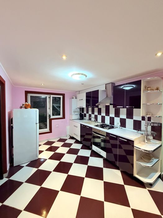 Închiriez apartament 3 camere