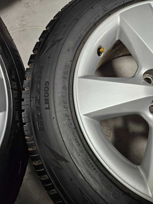 Продавам гуми с джанти.