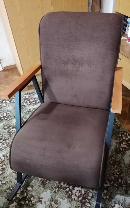 Продавам люлеещ се стол!