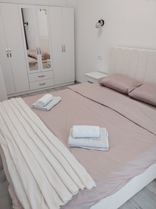 Dau spre închiriere, în regim hotelier apartament cu 2 camere Adora Pa