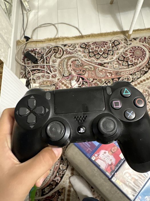 Продам PS 4 c играми