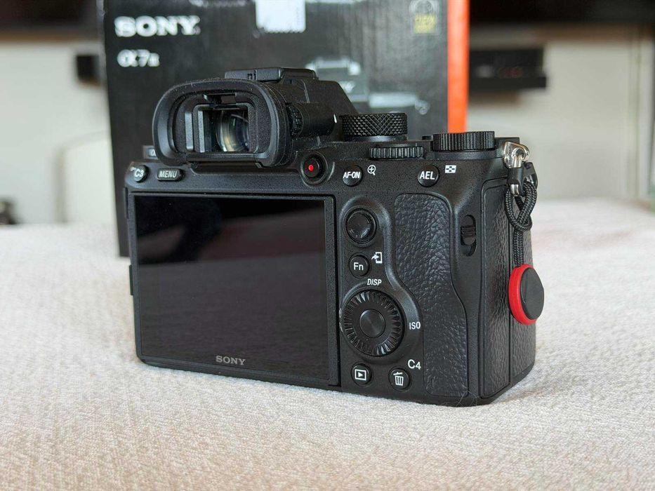 Sony A7 3 на 1163 кадъра с 32 месеца гаранция