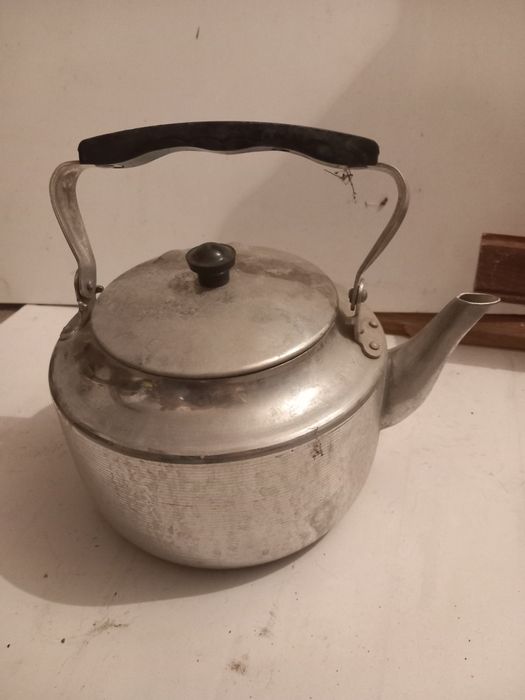 Антики: Грънци,чайници, бъклица, др