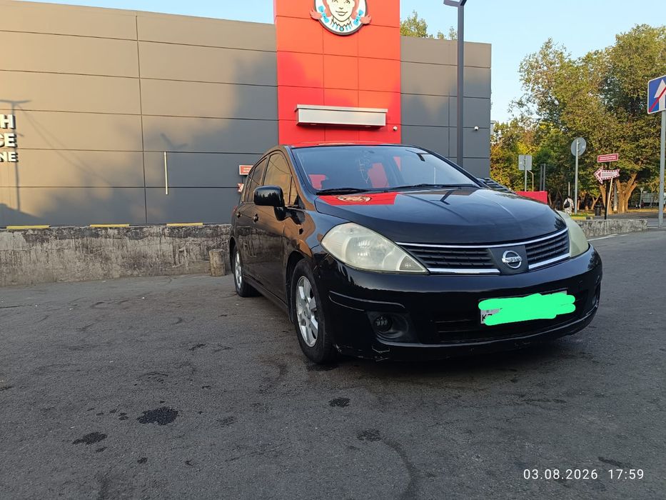 Продам автомобиль Nissan versa срочно