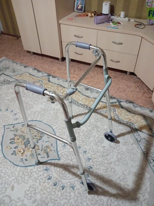 Инвалидные ходунки