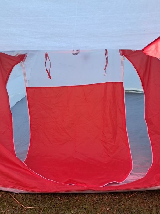 Cort cu supratenta pentru 4 persoane