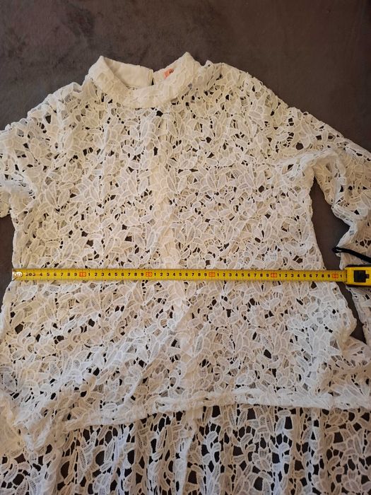 Bluza din dantela cu trena