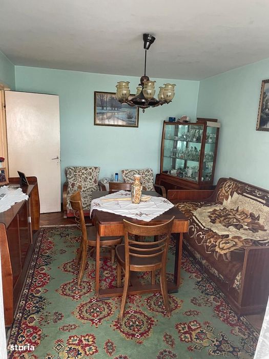 De vanzare apartament 4 camere, strada Carpati, central