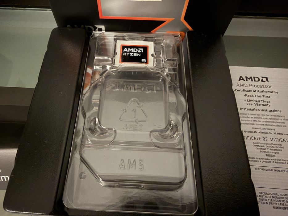 Cutie procesor Ryzen 9 9950x3d. Doar cutia, fara procesor