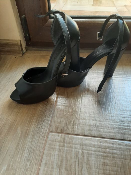 Елегантни сандали