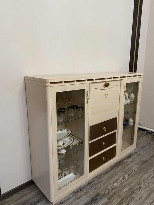 Продаю сервант