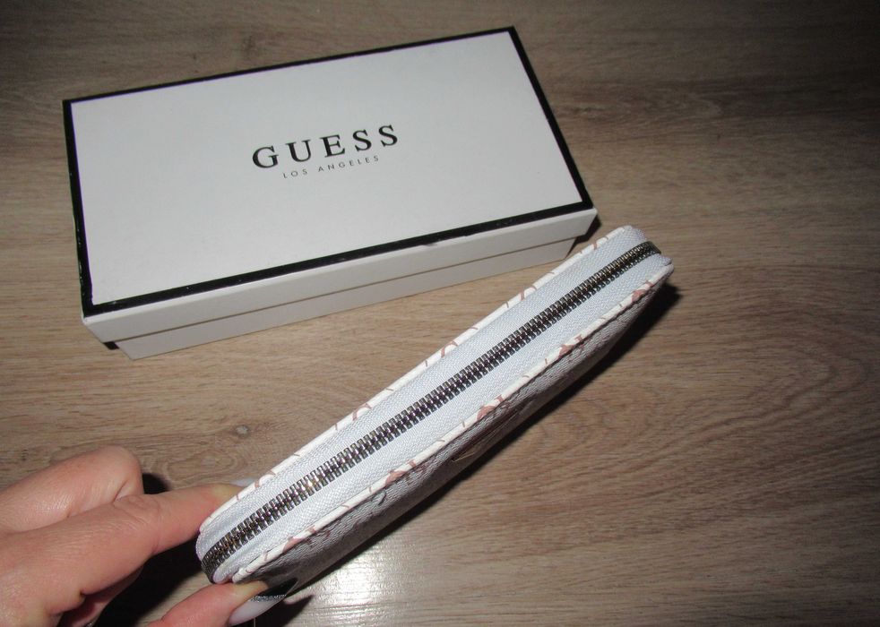 GUESS--ДАМСКИ портфейл--НОВ!!!