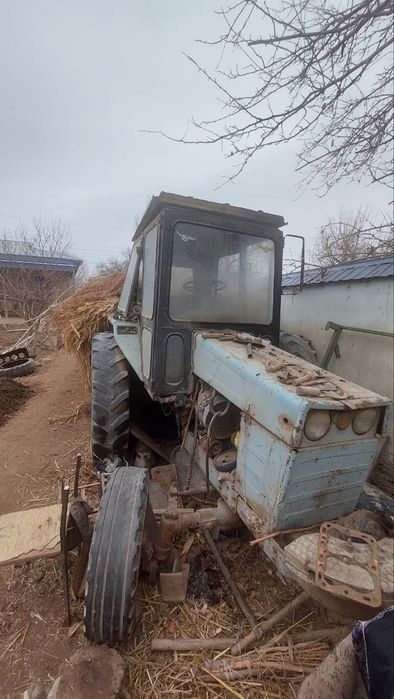 Traktor sotiladi