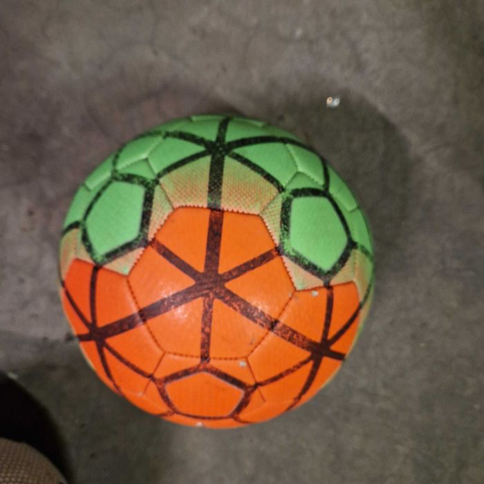 Кожена футболна топка