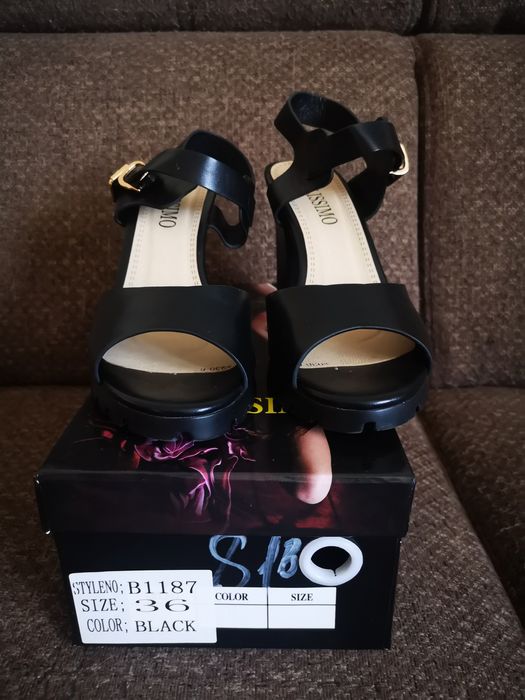 Босоножки кожаные