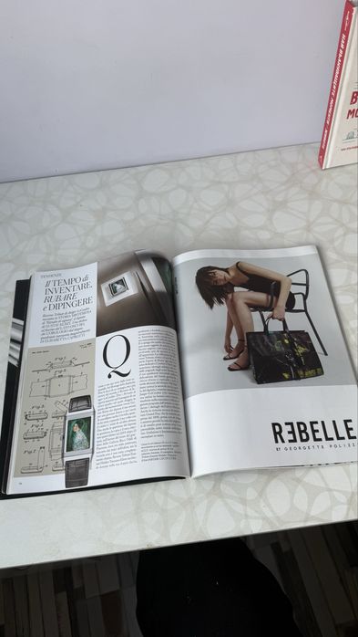 Списание vogue italia april 2022