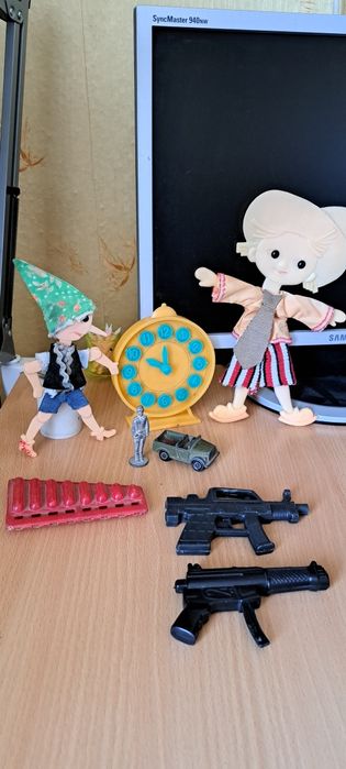 Игрушки  из СССР много