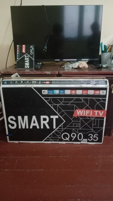 Телевизор SMART TV Q90 35 дюймов в хорошем состояние пару раз пользава