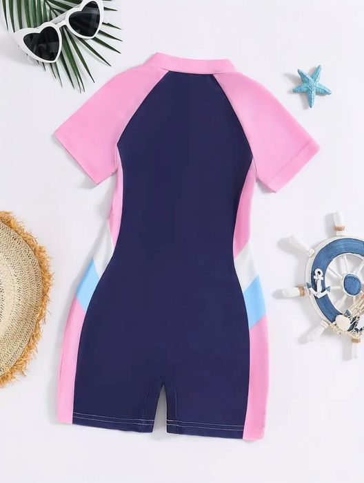 Costum de baie pentru fetiță 9-10 ani. Înălțime 140 cm.