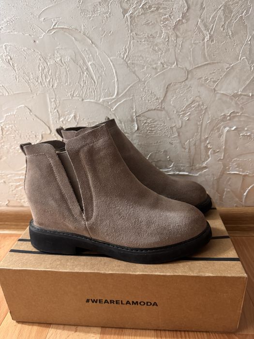 Замшевые ботинки челси