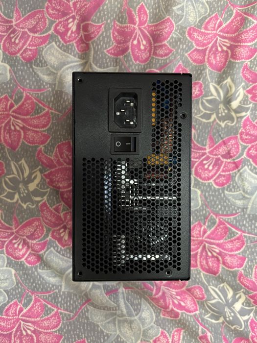 Блок питания GIGABYTE GP-UD750GM 750 Вт