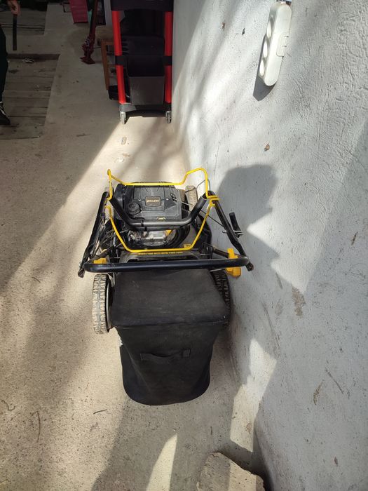 Газона косилка бензиновая