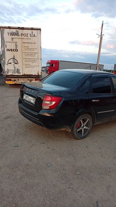 Продам автомобиль лада гранта..