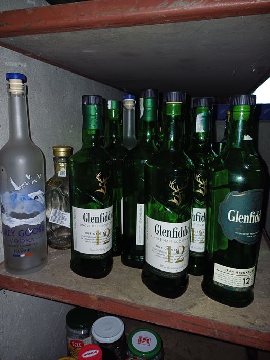Бутилки уиски водка Glenfiddich Grey goose