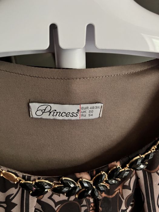 Продам женские платья