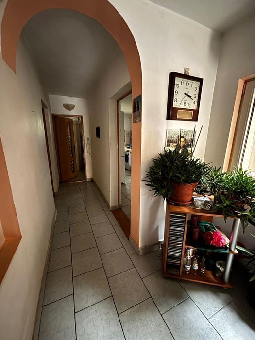 Casa 7 camere plus living pentru chirie