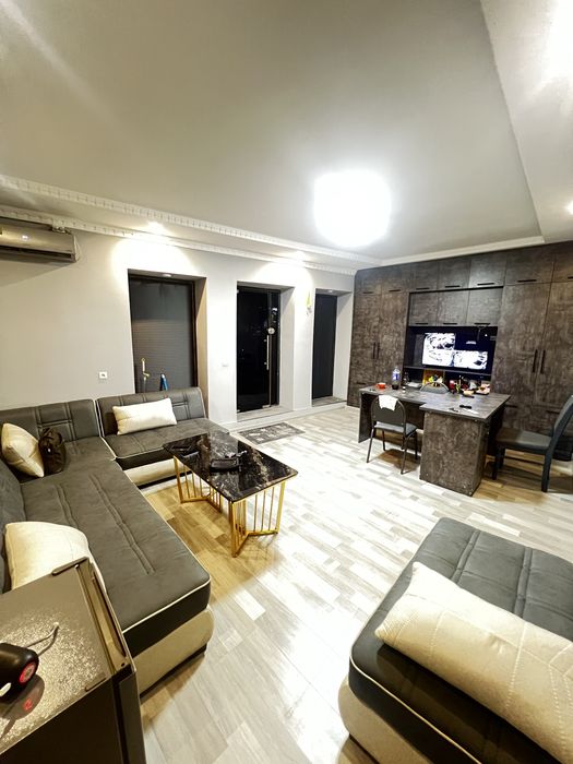 Uy sotiladi 1 linya arenda joylariyam bor