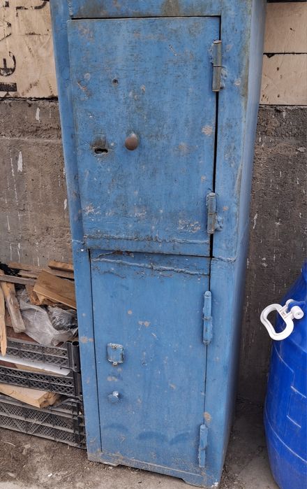 Продам сейф железный