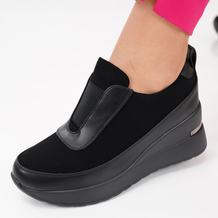 Дамски обувки.