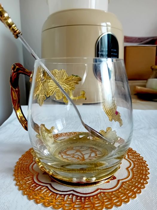 Set cafea: ceașcă și linguriță + suport