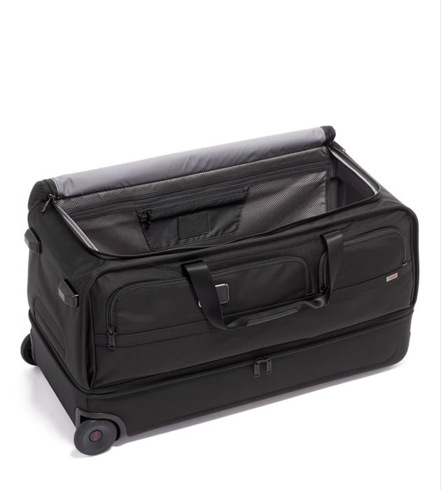 Tumi Alpha 2 Large Duffel — премиум-чемодан для путешествий.