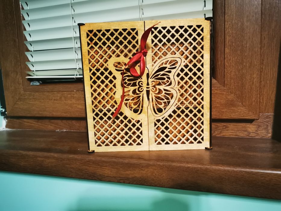 Дървена Кутия за бижута - пеперуда