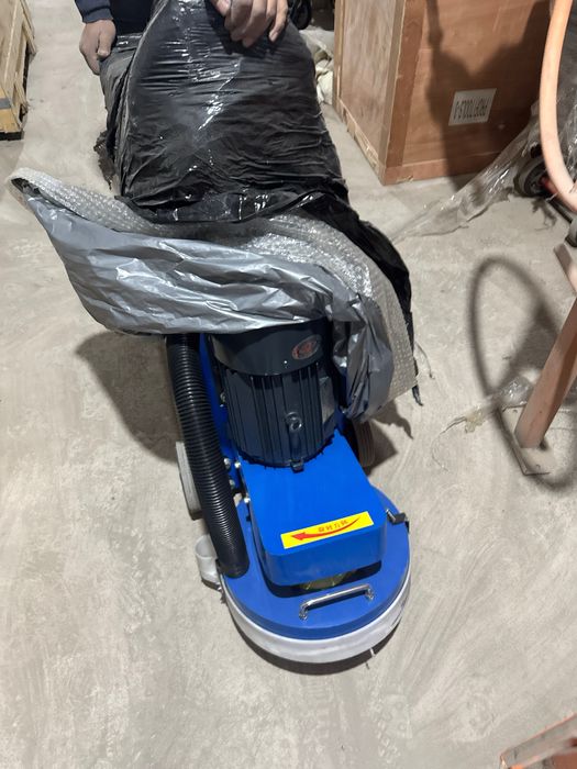 Шлифовальная машина по бетону. Shlifovalney apparat