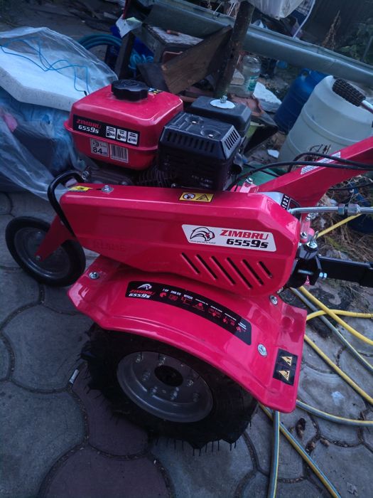 Vând motocultor nou, doar montat.