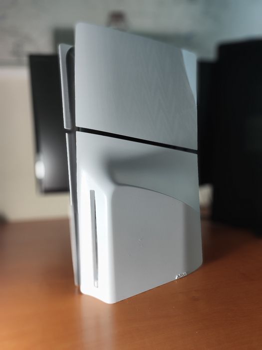 Продаю PS5 Слим + диски